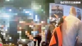 南非籍教師在中山區毆打路人遭逮。（圖／翻攝畫面）