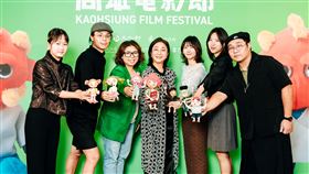 「我是陳派派」導演黃勻弦率劇組現身雄影金馬導演黃勻弦（左3）全新停格動畫劇集「我是陳派派」前3集在2025高雄電影節放映，她與劇中獻聲的演員楊麗音（中）及劇組團隊25日出席分享製作過程。（高雄電影節提供）中央社記者王心妤傳真　114年10月25日