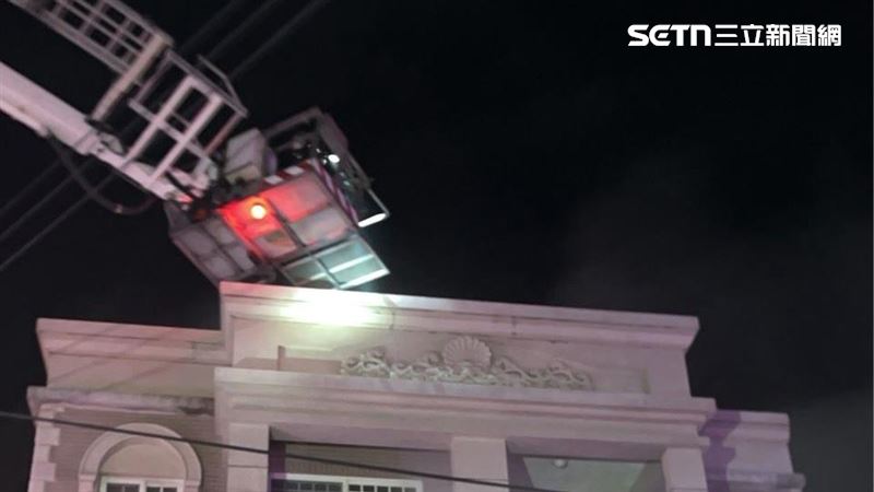台中沙鹿暗夜大火!火燒鄰居家6人困火場