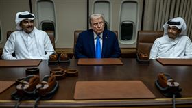 川普在亞洲行之前，中途停留卡達與總理和國王會面。（圖／翻攝自X平台 @WhiteHouse）