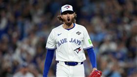 高斯曼（Kevin Gausman）單局挨2轟，世界大賽第2戰先發6.2局退場。（圖／美聯社／達志影像）