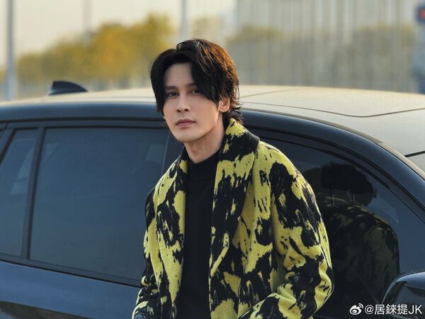 歌手居來提推出新歌〈你在聽嗎〉悼念于朦朧,人氣瞬間飆升。(圖/翻攝自居來提JK微博)