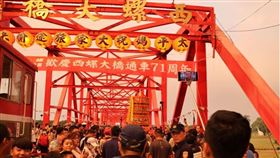 ▲過橋畫面。（圖／翻攝自雲林縣政府）