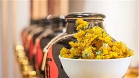 ▲菊花酒示意圖。（圖／CANVA製作）