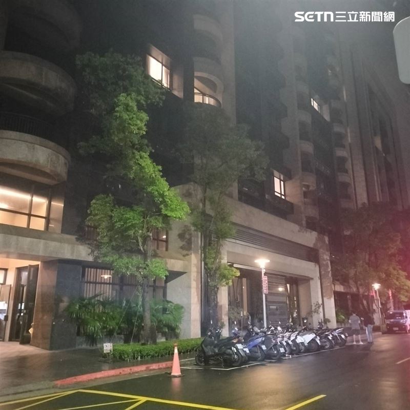陳姓創投公司負責人在自家客廳暴斃身亡。(圖/翻攝畫面)