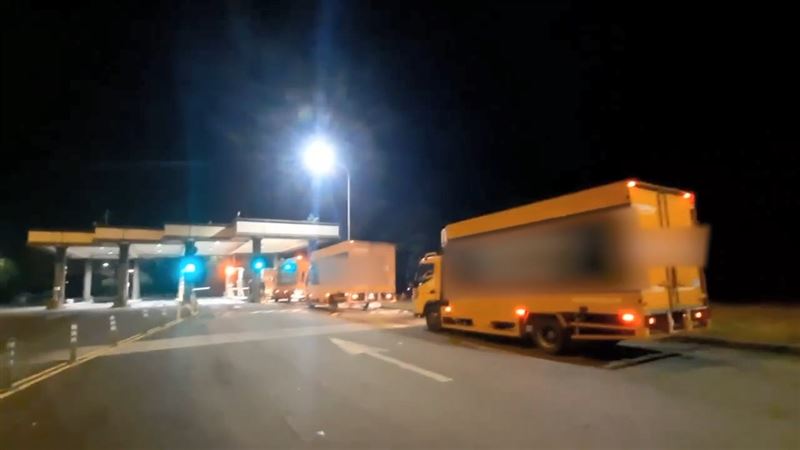 被第二圈匡列的貨車被陸續開往焚化爐銷毀問題貨物。(圖/衛生局提供)