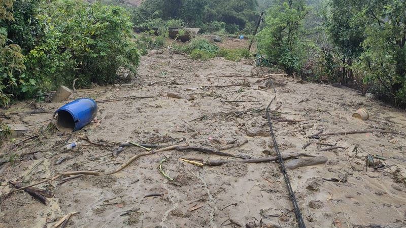 豪大雨造成土石流。(圖/翻攝畫面)