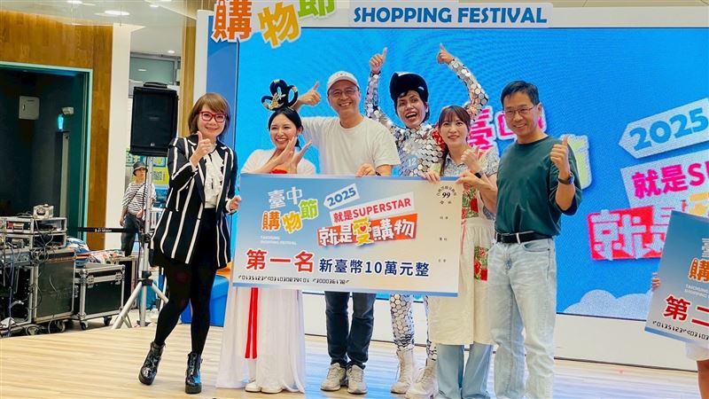 菲比劇坊演出的「正著時《tsiànn-tio̍h-sî》」脫穎而出,榮獲冠軍,抱回10萬元獎金。(圖/台中市府提供)