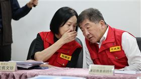 台中豬場爆發非洲豬瘟　中央啟動二次疫調台中梧棲有養豬場確診非洲豬瘟，因死豬數量與化製場有出入，加上疑未落實廚餘處理，台中市政府的第1次疫調仍待補強，中央將啟動第2波深入、精準的疫調。圖為農業部次長杜文珍（左）、行政院政委陳時中（右）。中央社記者趙麗妍攝 114年10月26日