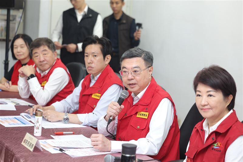 行政院長卓榮泰(右二)今(26)日主持非洲豬瘟前進應變所記者會。(圖/行政院提供)