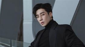 中國男星高瀚宇自爆在柬埔寨錄影險遭人蛇集團綁架，錄製遺言給媽媽。（圖／翻攝自微博）