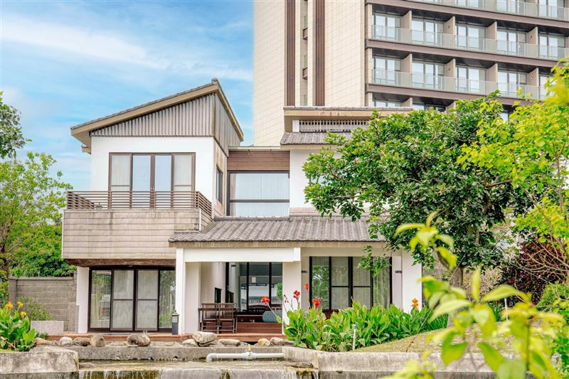 入住豪華湖畔Villa並於1/31前完成入住,再贈「玥房型住宿券」乙張。(圖/飯店旅宿業者提供)