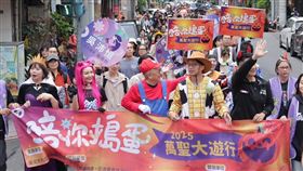 民進黨立委吳沛憶今（26）日出席萬華第二屆「陪你搗蛋 萬聖節大遊行」，化身人氣影集「獵魔女團」的唱跳明星「米拉」。（圖／吳沛憶辦公室提供）