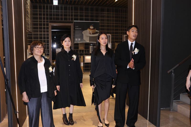 楊祐寧(右起)、妻子Melinda、楊祐寧姐姐與媽媽(圖/記者鄭孟晃攝影)