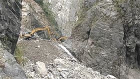 林保署說，目前除了壩頂高度下降，引流水量也逐漸加強中。（圖／翻攝自林保署）