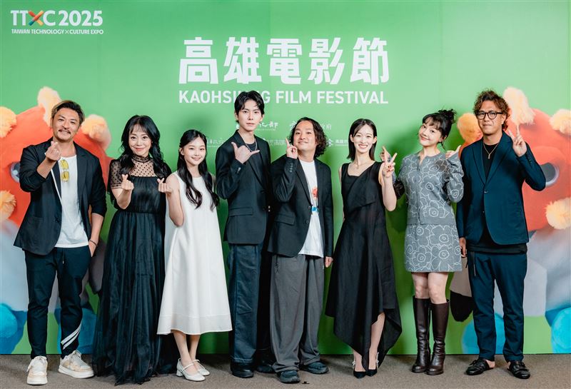 《咒死你》(左起)演員夢多(大谷主水)、演員范瑞君、演員邵奕玫、演員楊宇騰、導演宇賀那健一、演員海津雪乃、演員林思廷、製片鈴木祐介。(圖/高雄電影節提供)