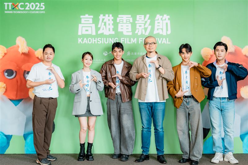 《南方時光》(左起)演員鄭有傑、演員孫淑媚、演員溫傑恩、導演曹仕翰、演員陳玄力、演員黃迪揚。(圖/高雄電影節提供)