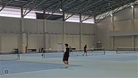 首頁 / 地方
線上預約體育中心網球場遭竄改 基市府將告偽造文書
2025/10/26 21:21（10/26 21:41 更新）
有網友反映日前預約使用基隆市民體育活動中心室內網球場（圖），線上表單卻被竄改；基隆市政府教育處表示，因行為涉刑法偽造文書及妨害電腦使用罪嫌，將委請律師收集相關證據後提出告訴。（讀者提供）