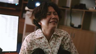 于子育失智症演技爆棚　樂團主唱心碎緊抱