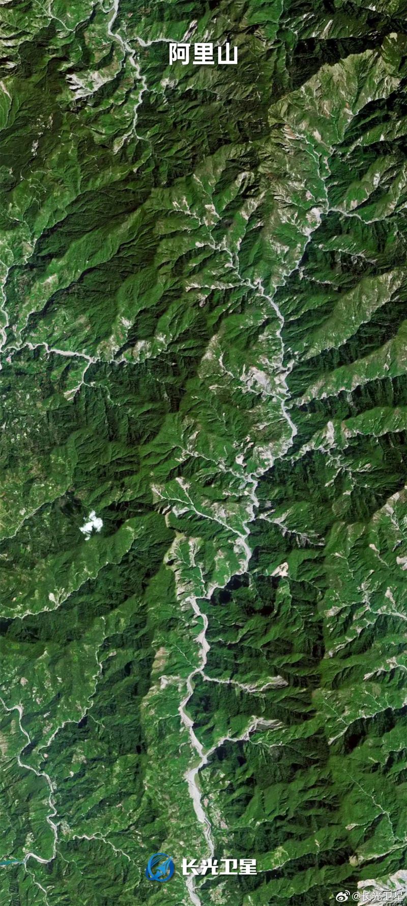 中國吉林一號衛星釋出「太空俯瞰台灣」高清照。（圖／翻攝自微博）
