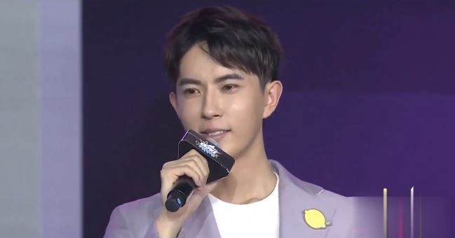 主持人邀請于朦朧分享心裡話,他靜默許久,哽咽嘆道「哎呀,不敢說」。(圖/翻攝自X平台@tiantian108)