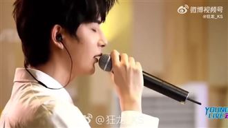 于朦朧喜歡鄧麗君曾唱《我只在乎你》