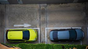 有YouTube影片聲稱路邊停車單QR Code全是假，已有上千人受騙、甚至被盜刷30萬元。查證發現，台灣未發生類似詐騙案例，警方與各地停管處皆未接獲通報。官方停車單的QR Code均導向政府或合作支付平台，網傳影片為誇大虛構的不實資訊。（示意圖／PIXABAY）