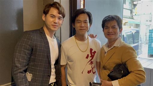 戲說男星挺顏正國　寧棄出席大立光股東會