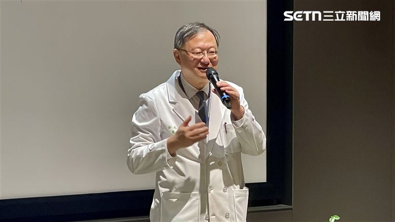 台大醫院院長余忠仁回應「時薪900元」爭議。(圖/記者蔣季容攝影)