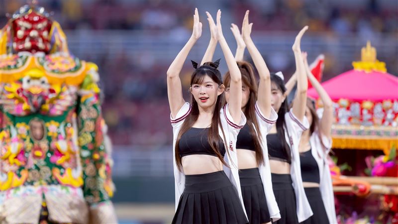 台灣大賽G4,樂天女孩穎樂跳開場舞。(圖/樂天桃猿球團提供)