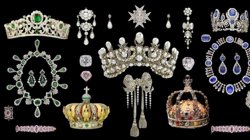 蒙面竊賊團短短4分鐘就從羅浮宮搶走8件珍寶。（圖／翻攝自X平台 @agedorgallery）