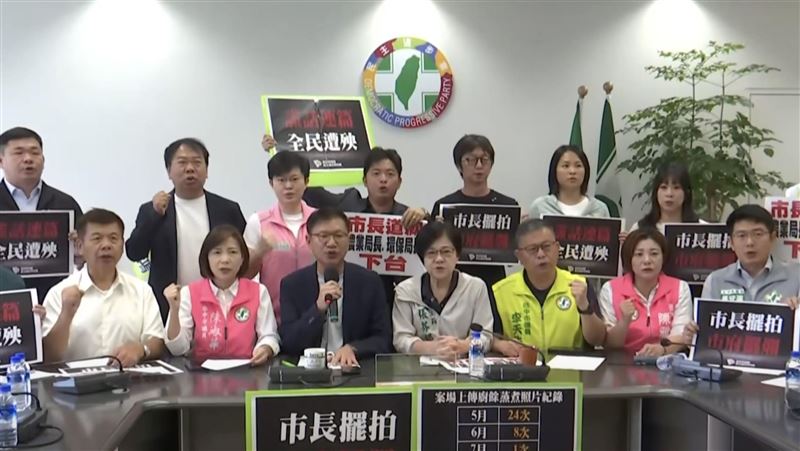 民進黨台中市議會黨團召開記者會。(圖/翻攝畫面)