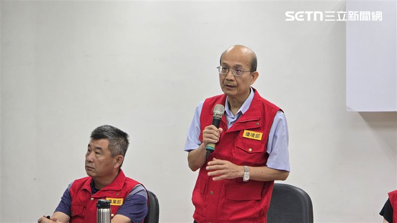 環境部環境管理署副署長林佐祥說明廚餘養豬稽查規定,強調稽查重要性。(圖/記者吳泊萱攝影)