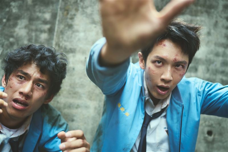 柯震東與朱軒洋(左)在九把刀鉅作《功夫》中飾演魯蛇死黨,卻發現「功夫」背後的大祕密。(圖/麻吉砥加提供)