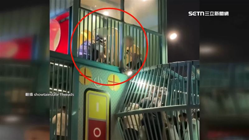 高雄鳳山機器人公園,有5歲幼童右腳卡進遊戲通道的護欄中