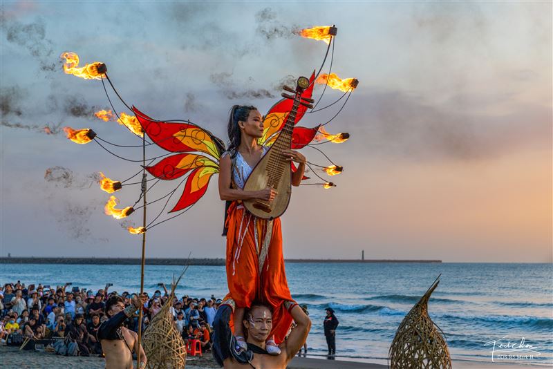 上帝再賜給台南禮物的《火神祭》之《行雲流火》，他：Firemosa火龍點燃Formosa奇蹟之美。（圖／攝影師TED 陳泰瑋提供、《即將成真》火舞團提供）