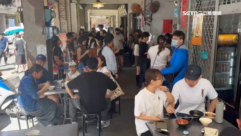 在爌肉售完前，許多民眾抓品時機前來品嘗