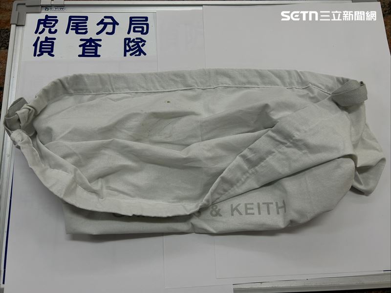 林男持麻布袋搶銀行,什麼都沒搶到,被依強盜未遂罪送辦。(圖/翻攝畫面)