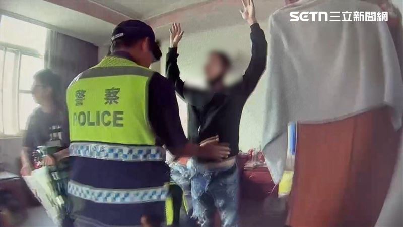 雲林男帶麻布袋搶銀行,沒得手狼狽逃跑,當天落網。(圖/翻攝畫面)