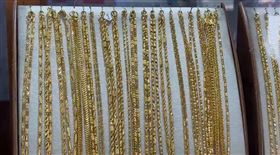 銀樓,金項鍊,跑車,新竹市（圖／翻攝畫面）