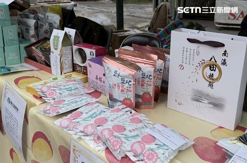 黃偉哲首訪日本長崎縣平戶市，當起「農產特品推銷員」。（圖／南市府提供）