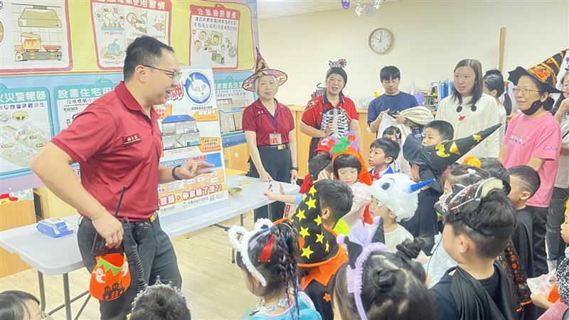 大林分隊精心設計多項體驗關卡，讓學童能從遊戲中學習。（圖／桃園電子報提供）