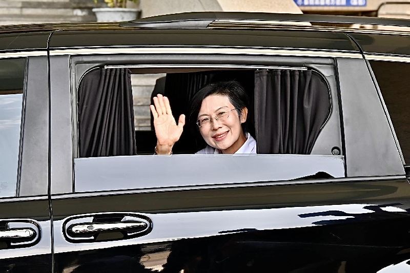 民進黨立委林岱樺（圖）涉詐助理費遭起訴，她27日到高雄地方法院出庭前面對媒體時說，全體國人及高雄市民都是睿智的審判者，她清清白白、經得起嚴苛的檢驗。圖為林岱樺庭後乘車離去