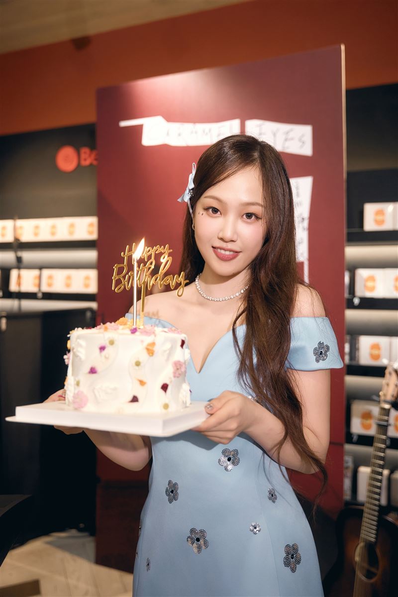 安吉於北高舉辦簽名音樂會。(圖/索尼音樂提供)
