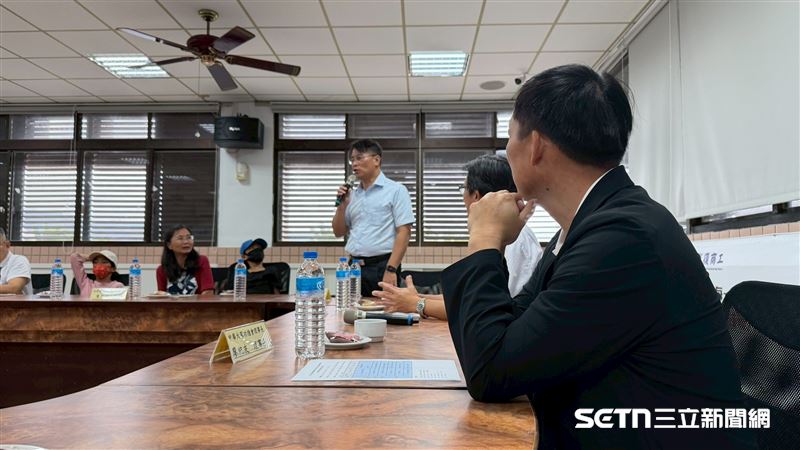 8所受災學校的校長與主任齊聚捐贈儀式現場,共同見證善款的發放與愛心傳遞。儀式中,校長們分享了各校學生與家庭在災後的需求與努力,也藉此向社會大眾表達感謝,場面溫馨感人,充分展現校園與社會共同攜手、關懷受災學生的精神。(圖/受訪者提供)