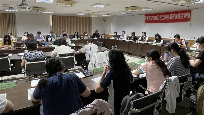台南市政府於今日上午召開「食品安全會議」。(圖/台南市衛生局提供)