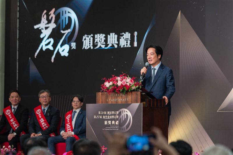 賴清德總統今(27)日出席「第34屆國家磐石獎暨第27屆海外台商磐石獎頒獎典禮」。(圖/總統府提供)
