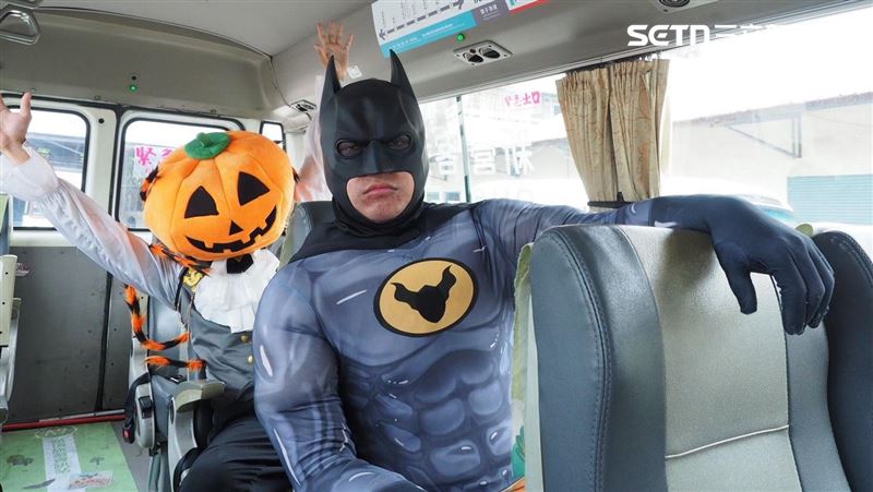 蝙蝠俠與南瓜先生現身「菱波官田線」專車