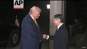 川普已抵達皇居，與德仁天皇會面。（圖／翻攝畫面）