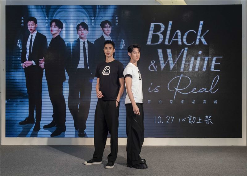 《黑白原來是真的》夏和熙(右)與孫恪傑在劇中雙雙飾演經紀人角色。(圖/結果娛樂提供)